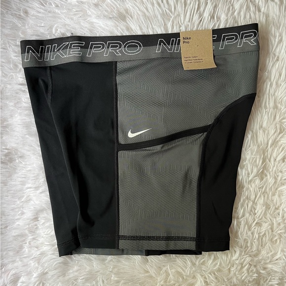 ✰ nike pros ✰ - Picture 2 of 3